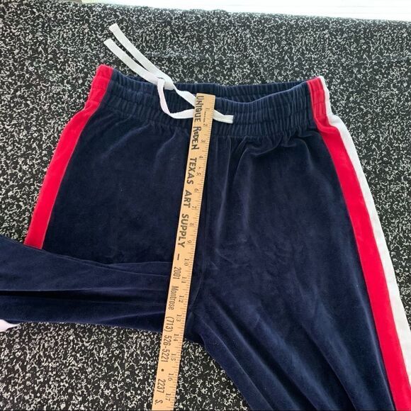 Kendall and Kylie Joggers  - Picture 12 of 12